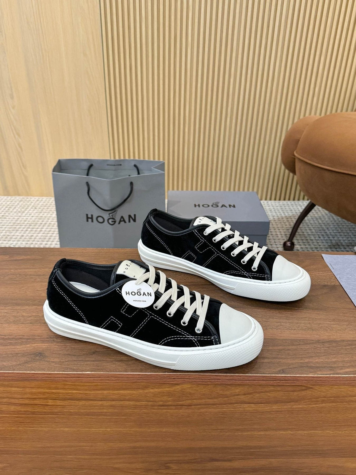 Hogan H691 Low-Top Sneakers